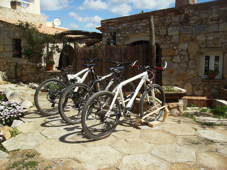 ESTACIONAMENTO PARA BICICLETAS
