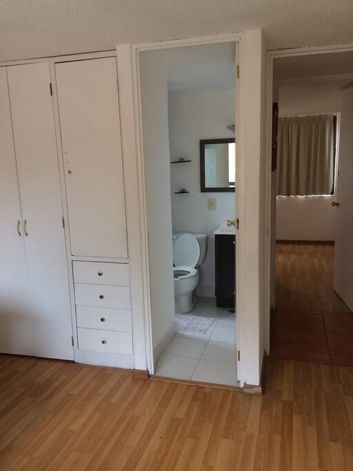 closet y baño en suite