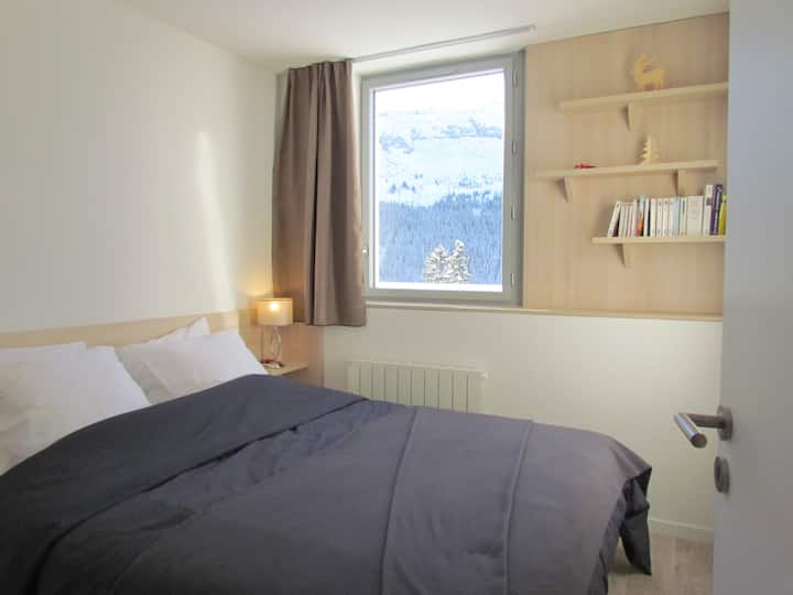 غرفة نوم بسرير بحجم كبير 160 × 200