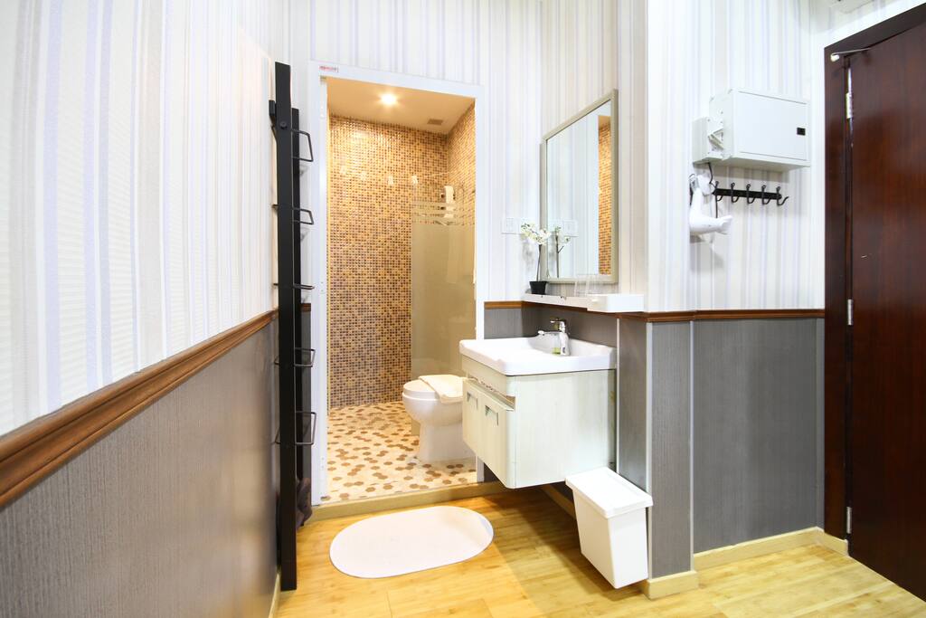 Efficient designed modern ensuite