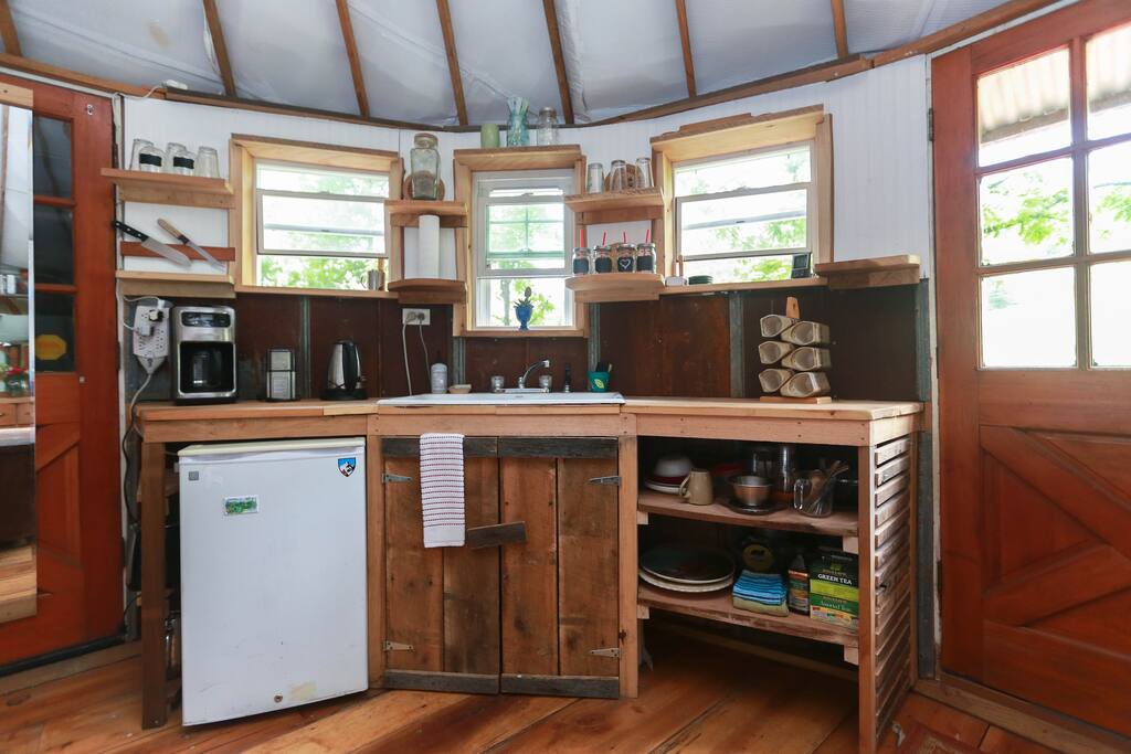 Well equipped kitchen including electric burner for cooking meals.