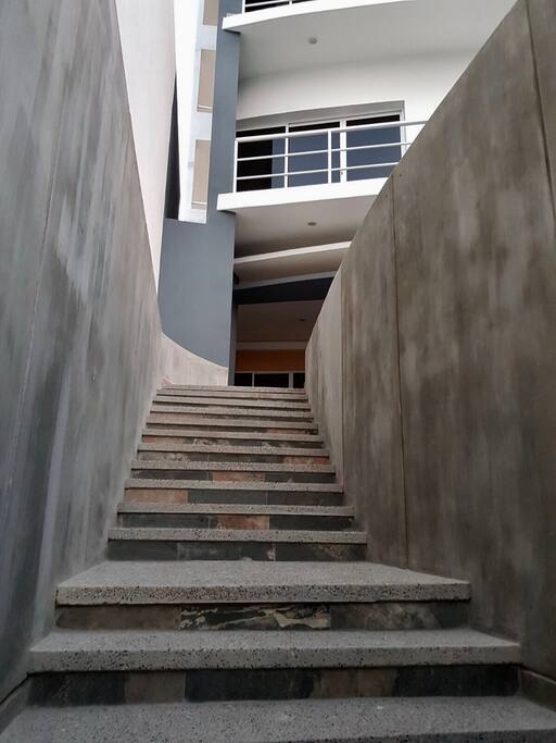 Escaleras amplias