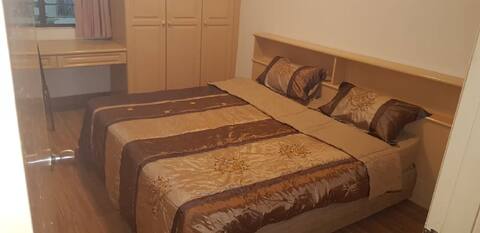 Cozy bedroom shared apartment walk to city center