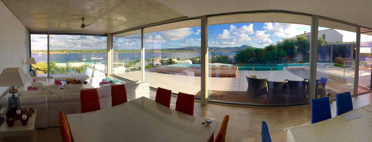 THE PERFECT RETREAT IN A STUNNING LOCATION. gallery image 3