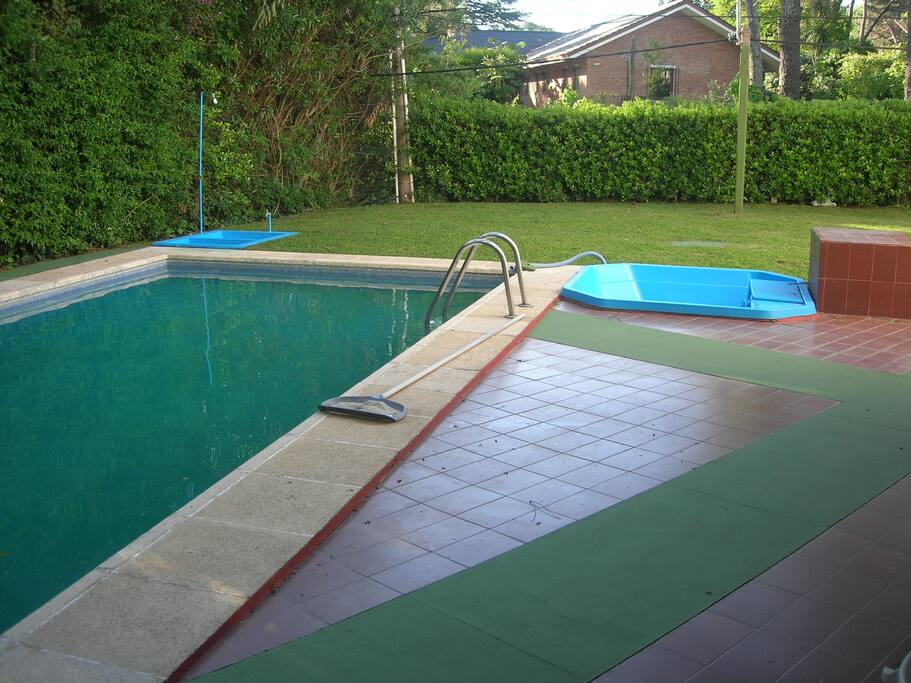 Piscina semi-climatizada con Jacuzi