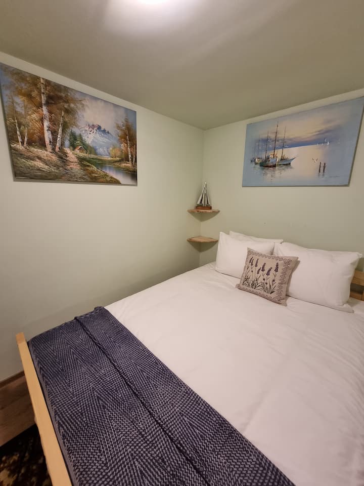 זה חדר עם מיטה זוגית בגודל 140X200 ס"מ!