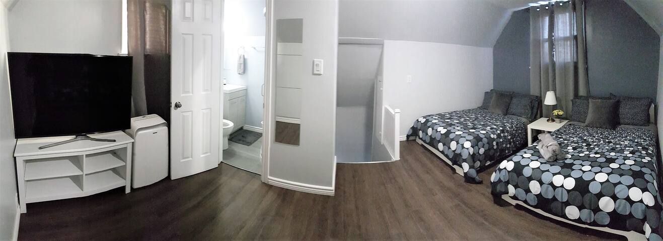 Cabin Room: Private bathroom & short walk to Falls