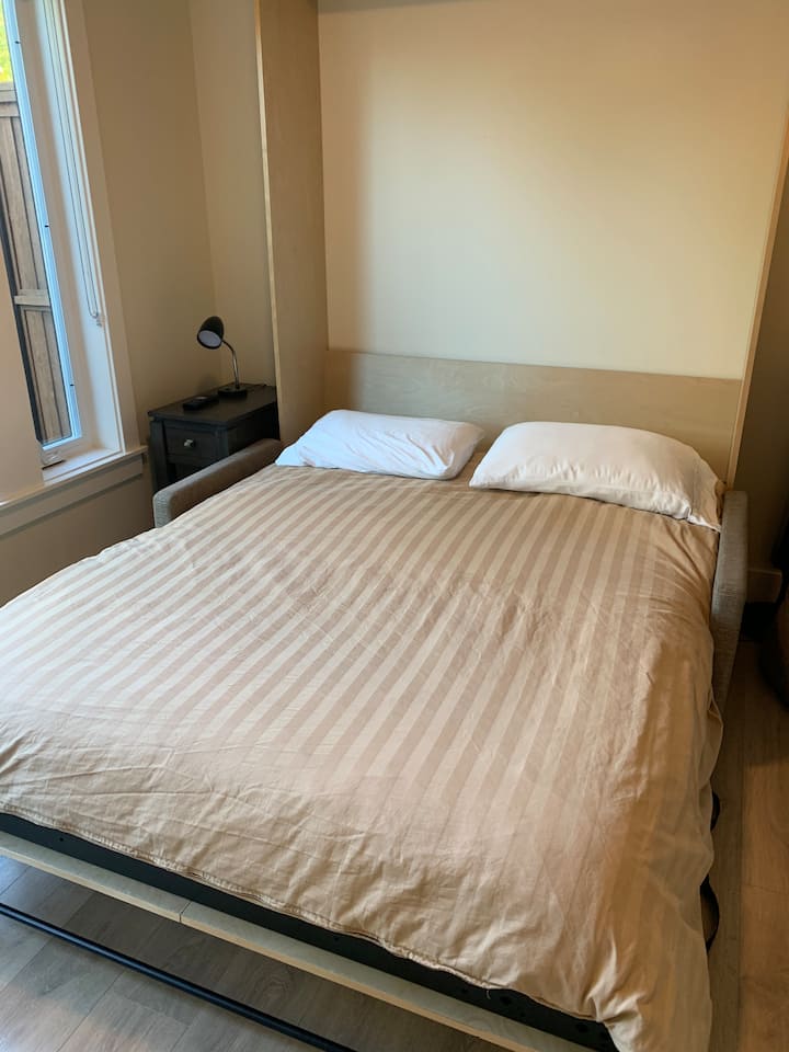 Converts to a bedroom.