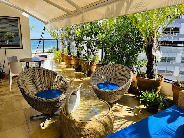 Penthouse with gorgeous view of Ipanema beach