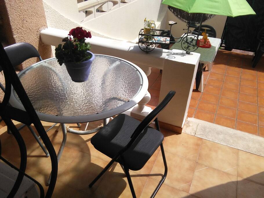 Porche y terraza