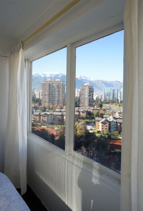 Vista lateral de la habitación a la Cordillera de los Andes