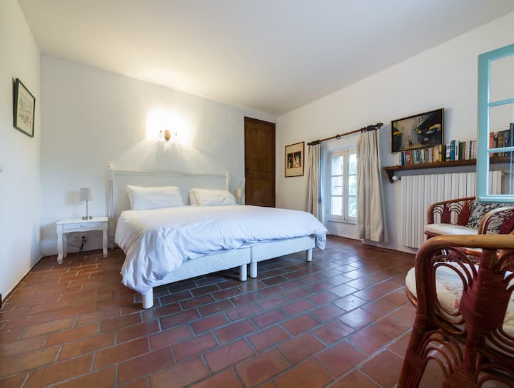 ensuite-Schlafzimmer mit eigenem Balkon