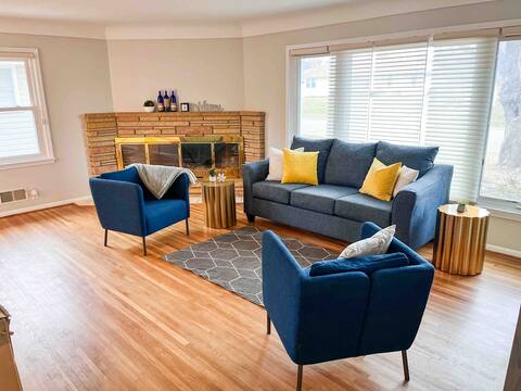 Cozy Sunny Home in the Heart of Edina