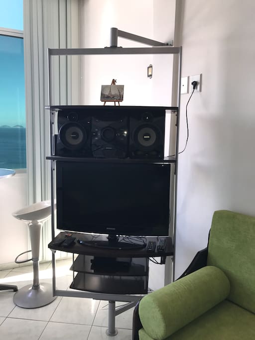 Tv e aparelho de som