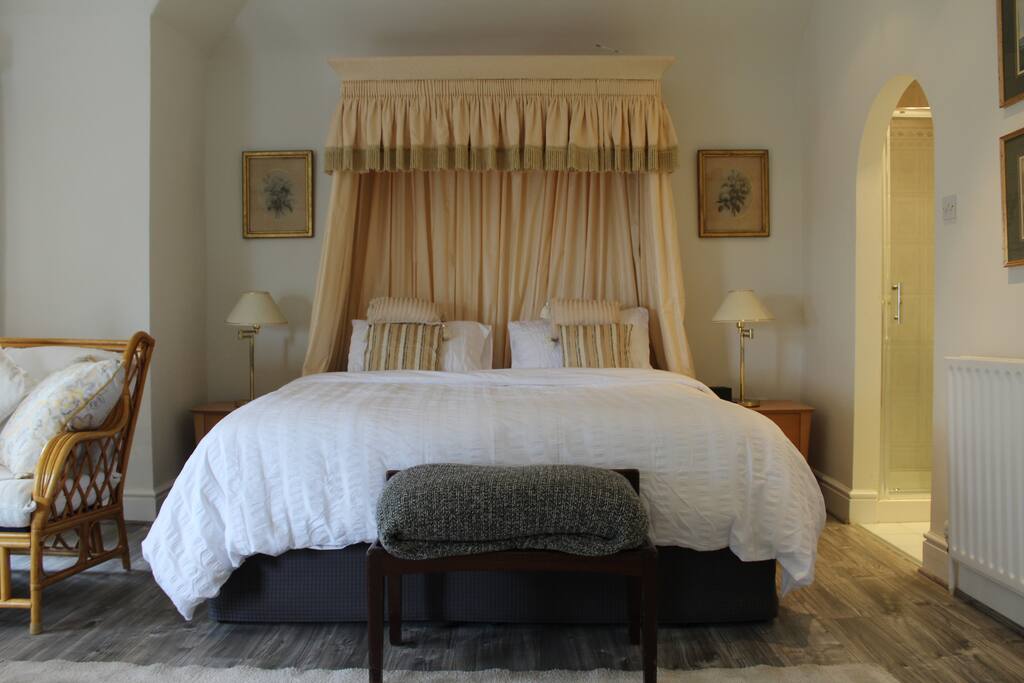 King Size Bed and Shower Room