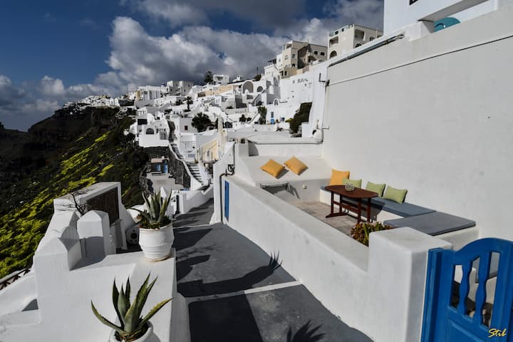 Stefani Amazing Traditional Cave House Santorini - Santorini