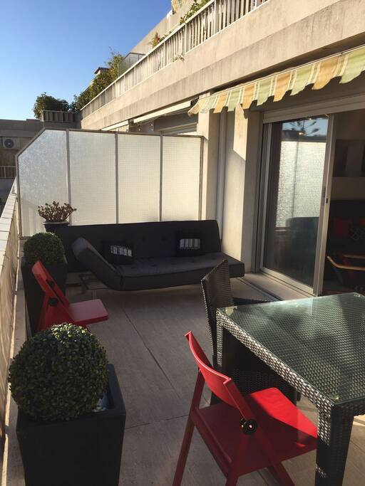 équipée de mobilier de jardin.....