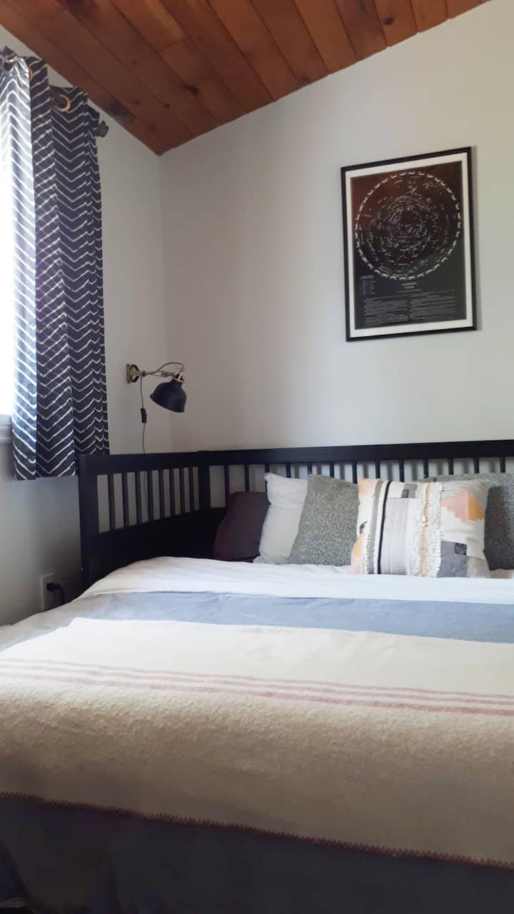 Guest Room #3 w/ Queen Bed