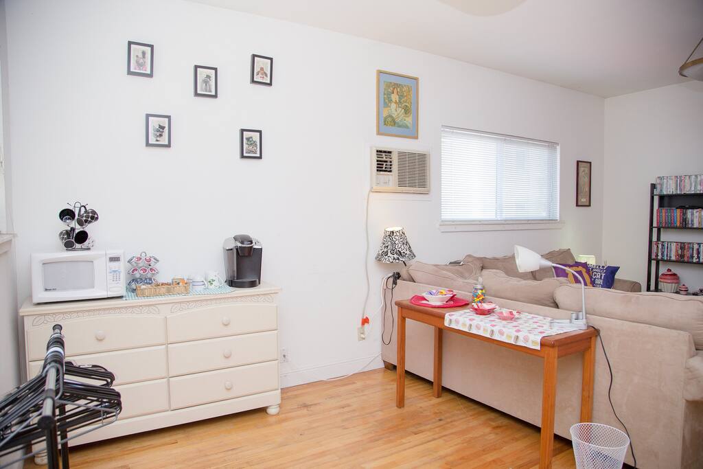 Small breakfast nook.