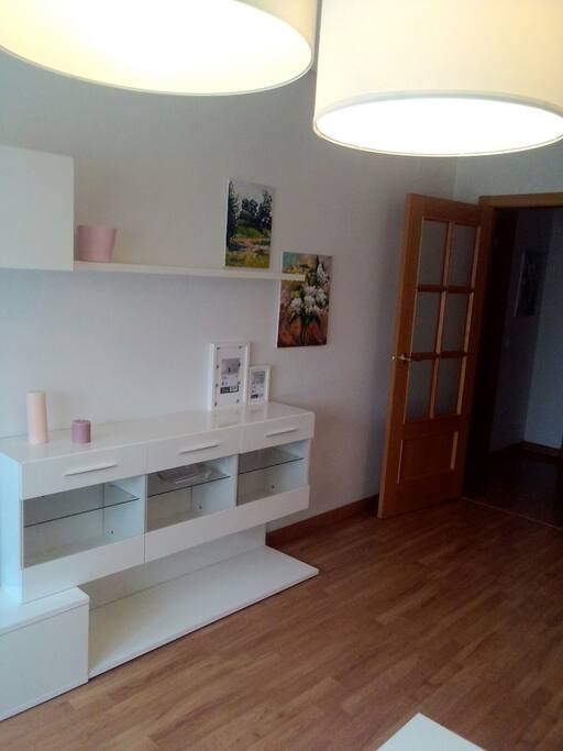Mueble y entrada salón