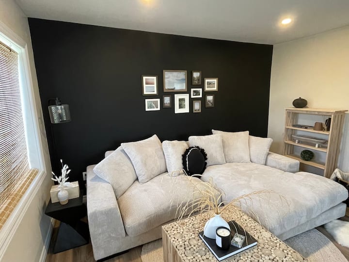 The Bayfront- Stylish Cottage W Waterfront Access - Belleville