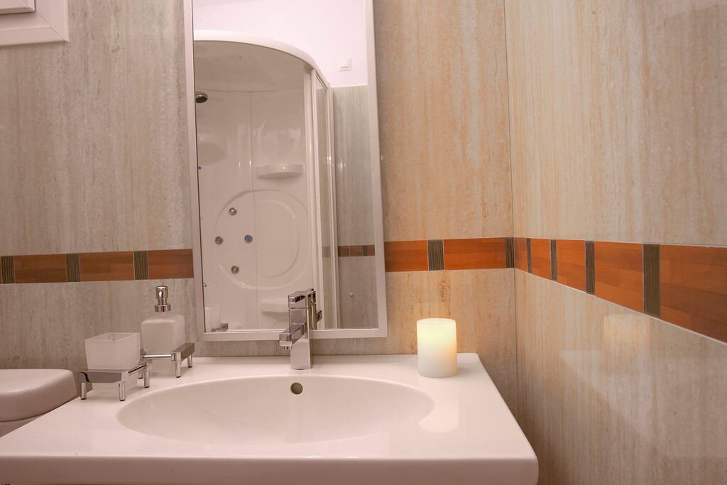 Lagos Mare | Double Room Bathroom