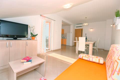 Successful Airbnb property: Villa Dina, near sea, big pool, app orange in Općina Karlobag