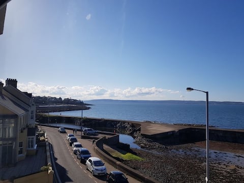 Luxury 4  bedroom house with sea views.