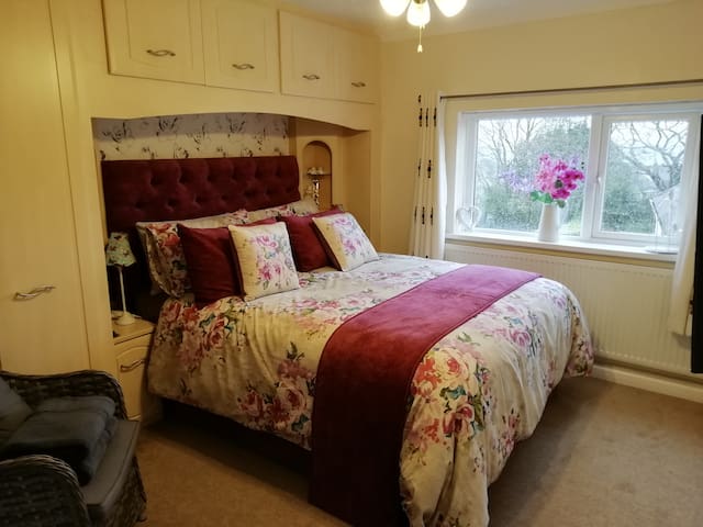 Cornwall home with a view (en-suite)