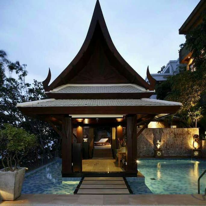 Sala and swimming pool area