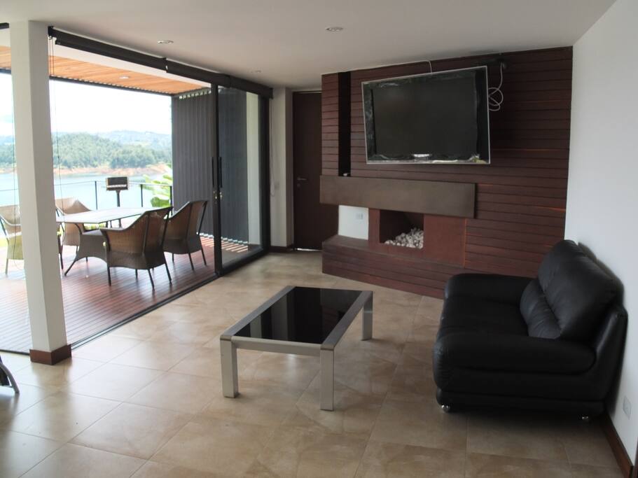 --- chiminea--Direc TV HD