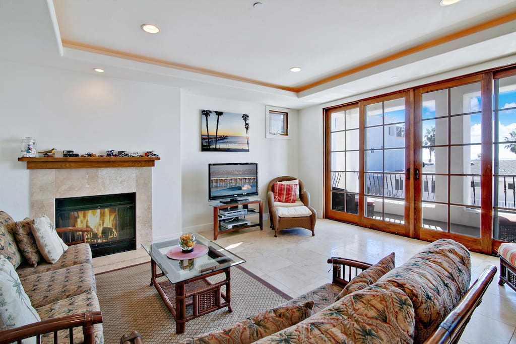 42” TV and fireplace in the living room