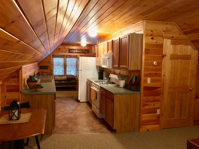 Cozy Adirondack Efficiency