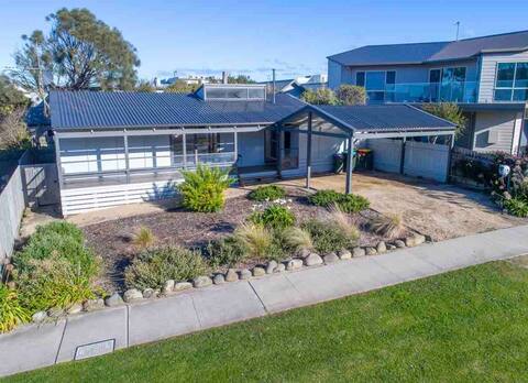 Stone’s Throw: beachside, pet friendly, EV charger