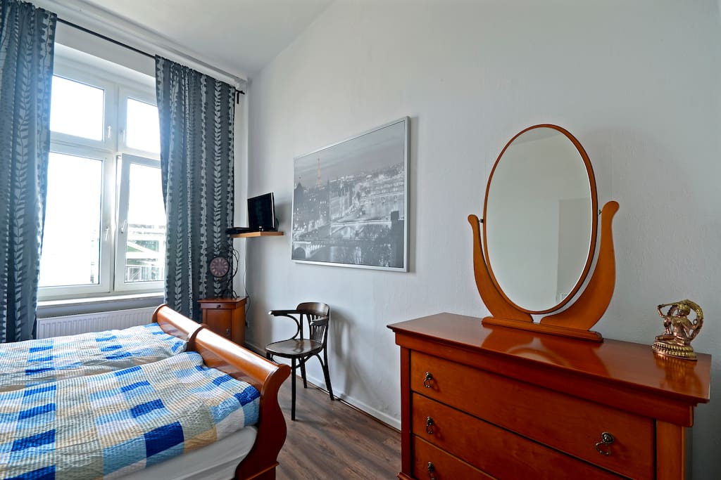 Schlafzimmer Bild 1