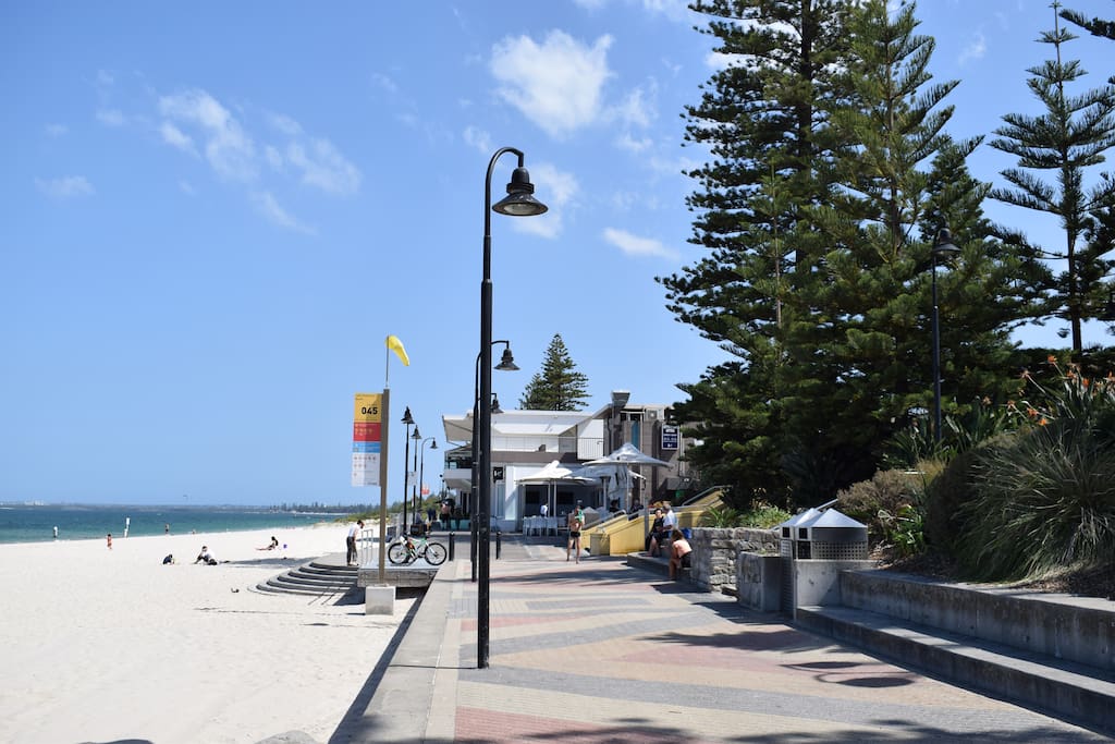Beach only 2 mins walk away