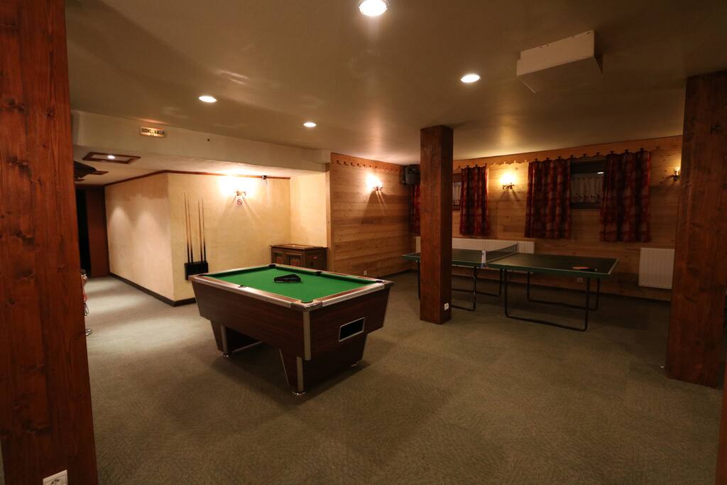 Salle de billard en accès libre