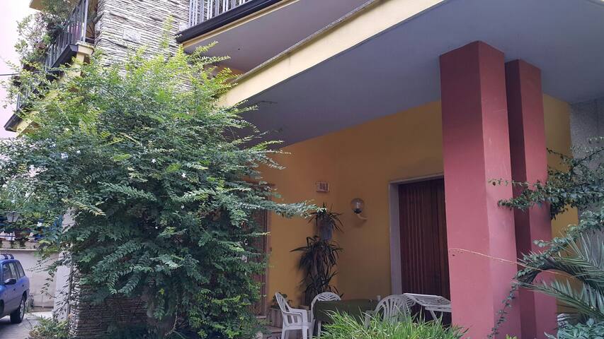 GALLIPOLI VILLA CON GIARDINO ZONA CENTRALE gallery image 4