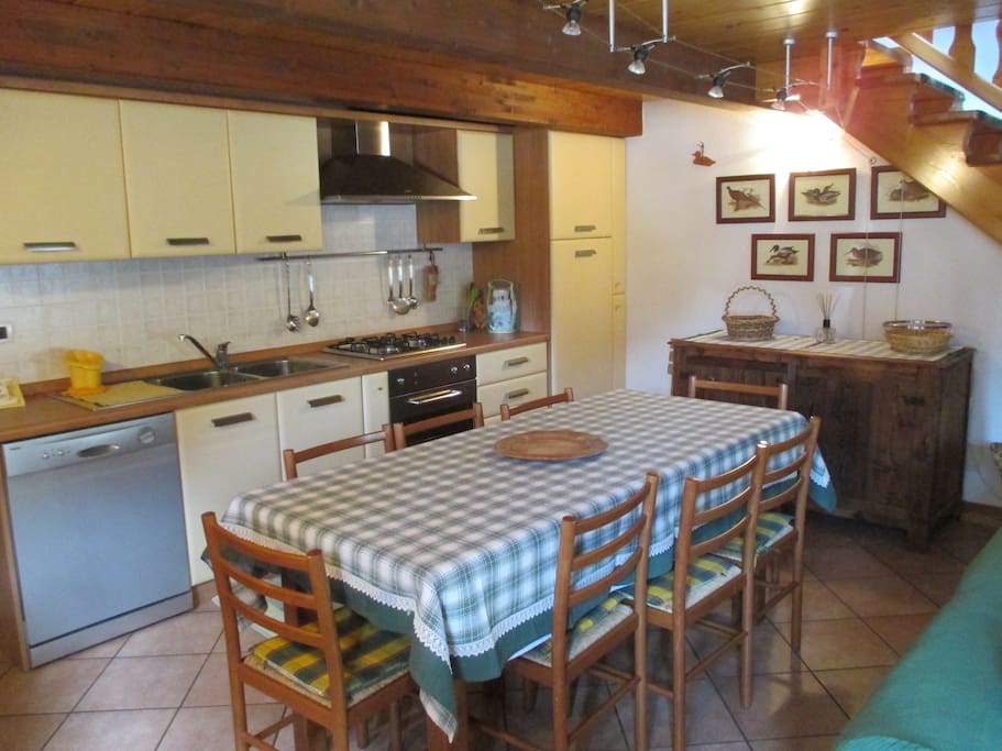 Zona pranzo e cucina