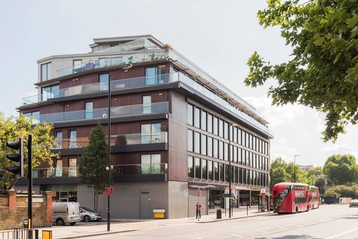 View Landmarks from This Luxury Penthouse Apartment gallery image 5