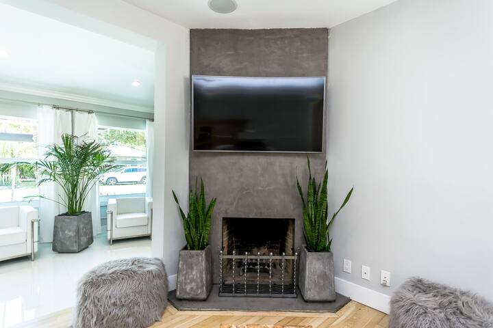 Modern Oasis gallery image 4