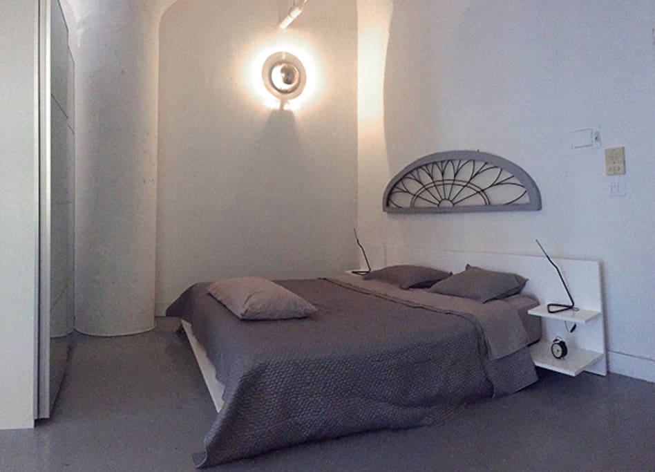 King size bedroom.