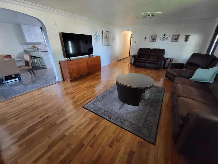 Home Close To Town With Hottub And Pets Allowed - Fort Morgan, CO