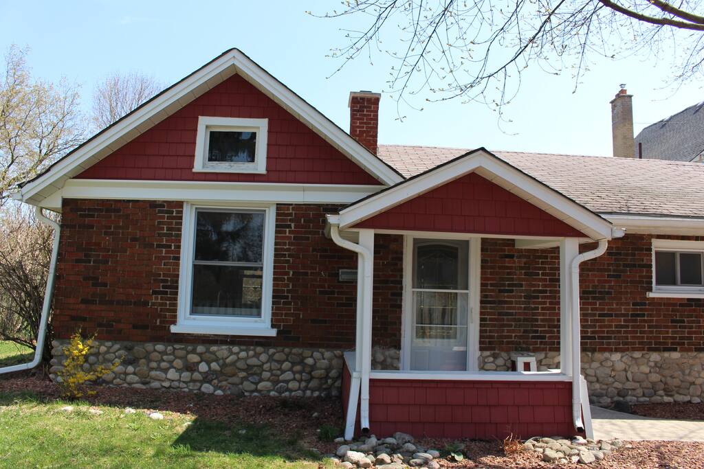 The whole house is yours, with private keypad entry.