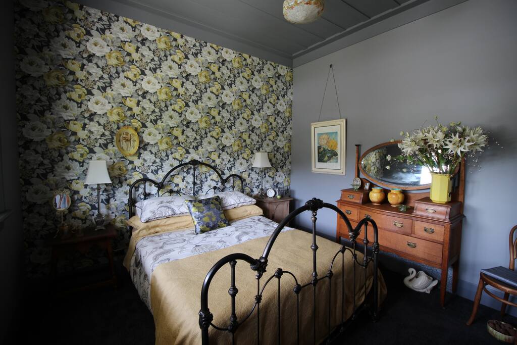 Eva's Queen Bed Room