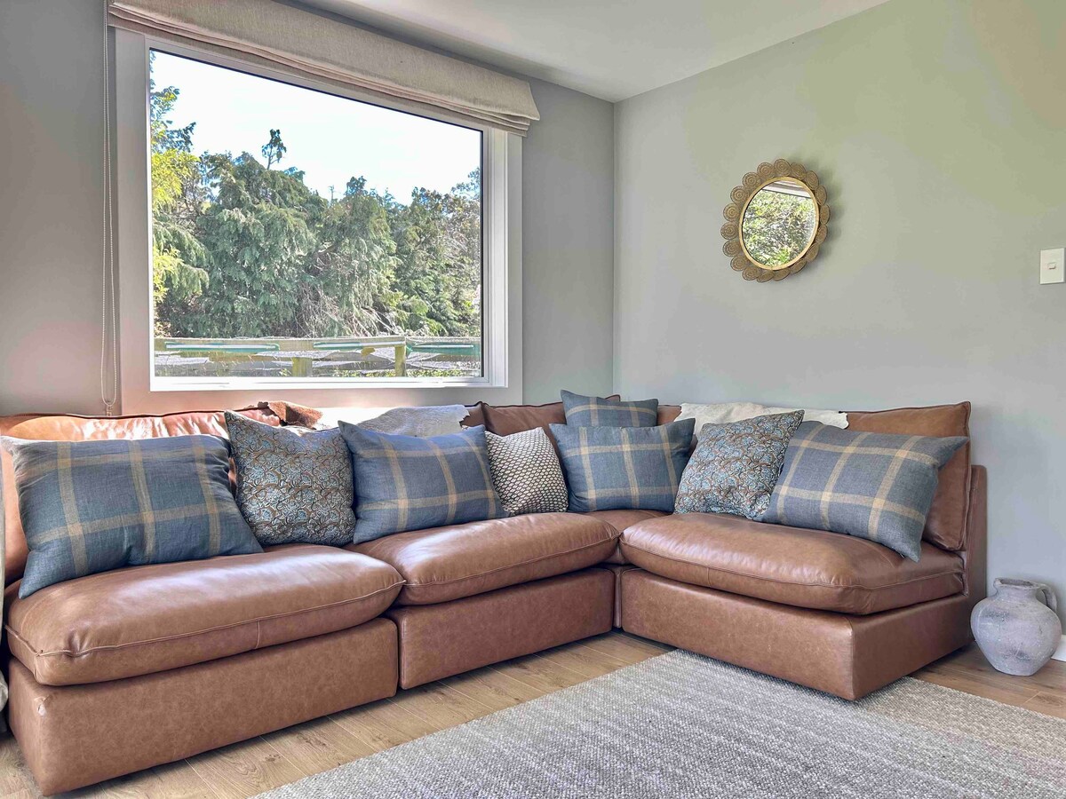 Top performing Airbnb: Rocky Peak Farmstay in Banks Peninsula