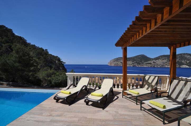 Villa CA TOTHOM en Andratx. Vistas al mar únicas! gallery image 4