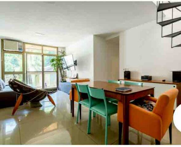 Cobertura com spa, no meio do verde, perto de tudo gallery image 2