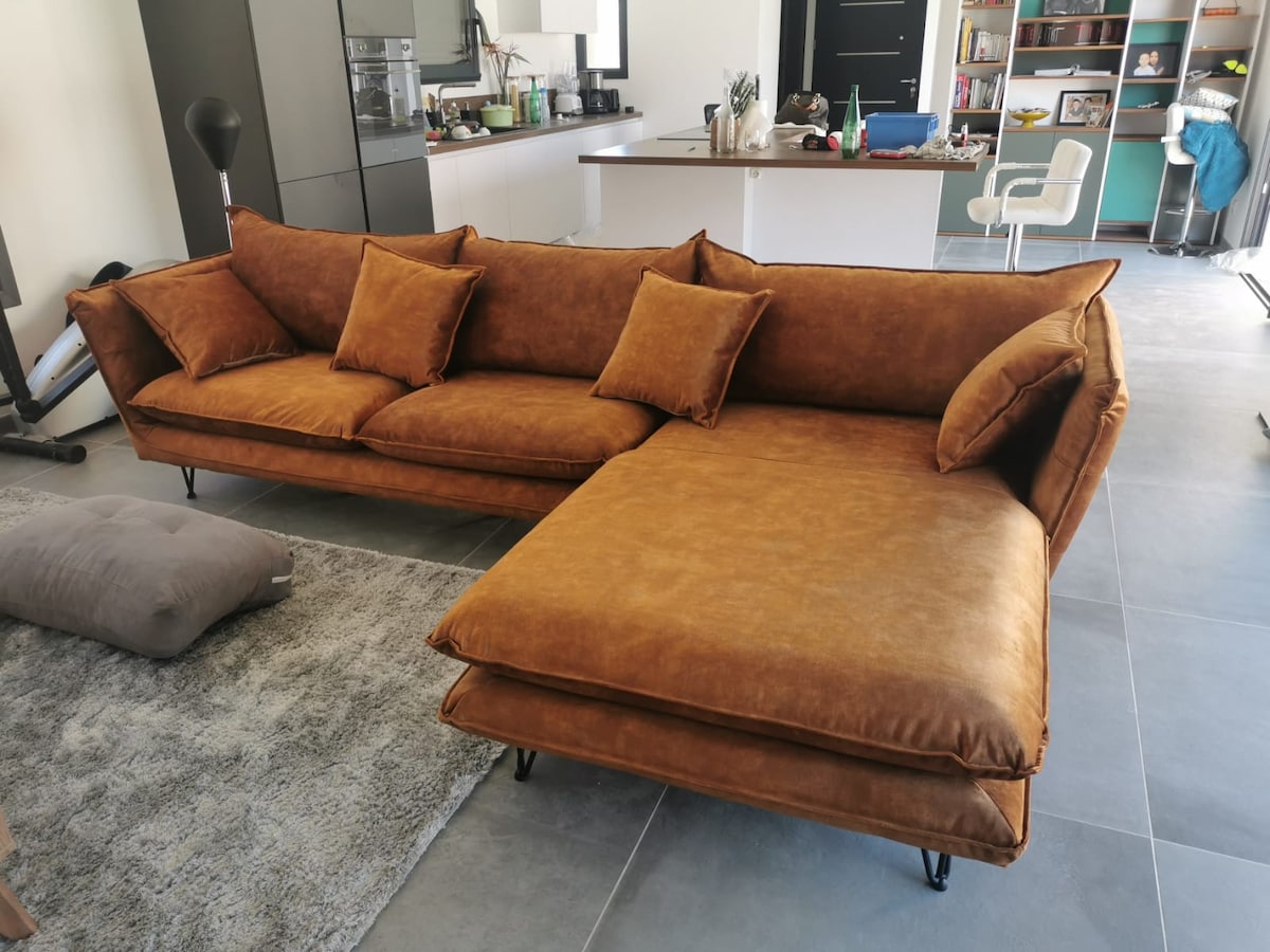 Popular Airbnb listing: Contemporary villa with private pool in Nîmes