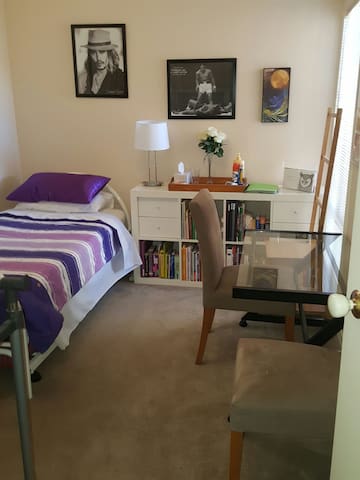Modern Spacious Adelaide "Ali Room" (SINGLE bed/s)